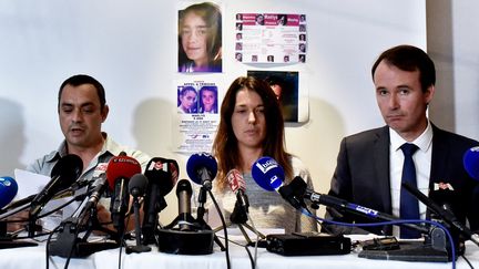 Les parents de Maëlys font une déclaration à la presse, le 28 septembre 2017. (JEFF PACHOUD / AFP)