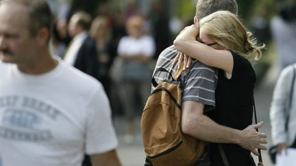 Attente près de la mine de Wujek-Slask à Ruda Slaska-Kochlowice (Pologne) le 18 septembre 2009 (© AFP PHOTO/PAP/ANDRZEJ GRYGIEL)