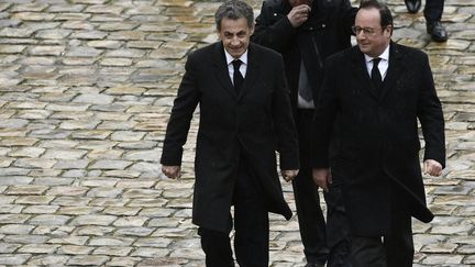 Nicolas Sarkozy et François Hollande, le 18 mars 2018 à Paris. (PHILIPPE LOPEZ / AFP)