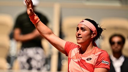 Ons Jabeur, le 5 juin 2023, à Roland-Garros, à Paris. (JULIEN DE ROSA / AFP)