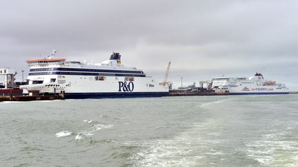 Des ferries dans le port de Calais, le 4 juillet 2013.&nbsp; (DENIS CHARLET / AFP)