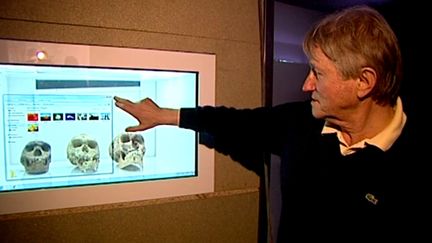 Le concepteur du musée et l'une des présentations
 (France 3/Culturebox)