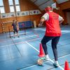 Un détenu du centre de Bapaume (Pas-de-Calais) participe à un atelier cécifoot, le 8 août 2024. (CELINE BREGAND / FRANCEINFO)