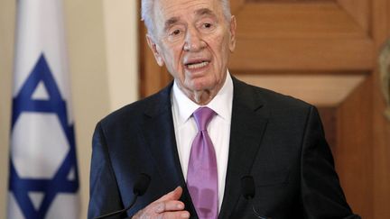 Le pr&eacute;sident isra&eacute;lien Shimon Peres lors d'une conf&eacute;rence de presse &agrave; Chypre le 3 novembre 2011. (ANDREAS LAZAROU/AFP)