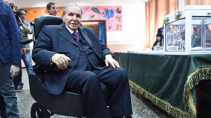 Le président algérien, Abdelaziz Bouteflika, lors des élections législatives, le 4 mai 2017 à Alger. (RYAD KRAMDI / AFP)