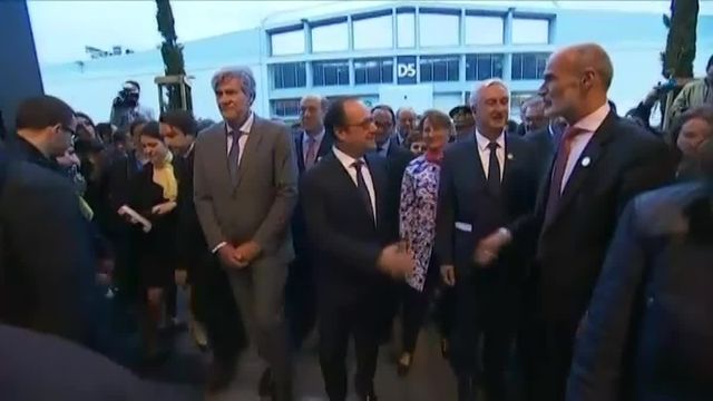 François Hollande inaugure la halle bio au marché de Rungis