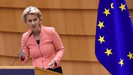 La présidente de la Commission européenne, Ursula von der Leyen, lors de son premier discours sur l'état de l'Union européenne devant les députés européens, le 16 septembre 2020 à Bruxelles (Belgique).&nbsp; (JOHN THYS / AFP)