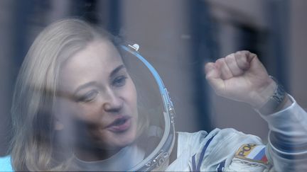 L'actrice russe Ioulia Peressild, en route pour le cosmodrome de Baïkonour, au Kazakhstan, où elle doit s'envoler dans l'espace pour le tournage d'un film (5 octobre 2021) (VALERY SHARIFULIN/TASS / SIPA)