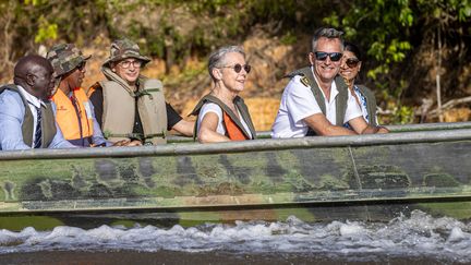 Prime Minister, Elisabeth Borne, on a canoe, January 3, 2024 in Maripasoula (Guyana).  (JODY AMIET / AFP)