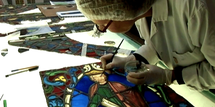 Les élèves sont formés à toutes les disciplines nécessaires à la restauration du patrimoine.
 (France 2)