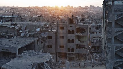 Le quartier d'al-Shaas &agrave; Gaza, d&eacute;truit par les bombardements de l'arm&eacute;e isra&eacute;lienne, le 16 ao&ucirc;t 2014. (ROBERTO SCHMIDT / AFP)