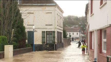 Inondations dans le Pas-de-Calais : les habitants se retrouvent dans la difficulté (Franceinfo)