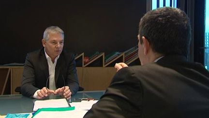 Capture d'&eacute;cran montrant&nbsp;Thierry Lepaon, secr&eacute;taire g&eacute;n&eacute;ral de la CGT au si&egrave;ge de la CGT &agrave; Montreui (Seine-Saint-Denis), le 18 d&eacute;cembre 2014 (FRANCE 3 BASSE-NORMANDIE / FRANCETV INFO)