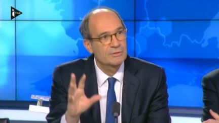 Régionales : la droite "n'a pas de leader officiel" et "légitime", selon Woerth.