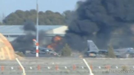 Un avion F-16 s'est &eacute;cras&eacute; sur la base d'entra&icirc;nement militaire d'Albacete en Espagne, le 26 janvier 2015. (EVN)