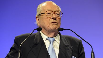 Le pr&eacute;sident d'honneur du FN, Jean-Marie Le Pen, lors d'un meeting &agrave; Marseille, le 20 mai 2014. (FRANCK PENNANT / AFP)