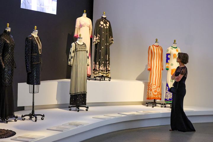 L'exposition "Karl Lagerfeld : A Line of Beauty" au Metropolitan Museum de New York, le 1er mai 2023 (ARTURO HOLMES/MG23 / GETTY IMAGES NORTH AMERICA)