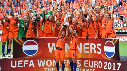 L'équipe féminine des Pays-Bas a remporté la dernière édition de l'Euro de football, le 6 août 2017 à&nbsp;Enschede. (DANIEL MIHAILESCU / AFP)