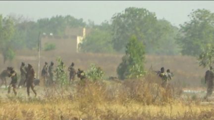 Depuis fin 2021, les mercenaires de Wagner sont présents au Mali. Des associations dénoncent la multiplication d’attaques de civils dans le centre du pays par les militaires maliens, avec le soutien du groupe armé. (France 2)