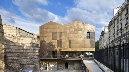 Nouveau bâtiment d’accueil du musée de Cluny, façade ouest, Bernard Desmoulin, architecte (© M. Denancé / musée de Cluny - musée national du Moyen Âge)