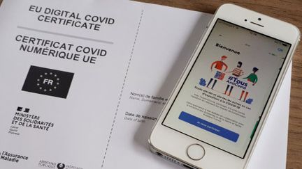 Le certificat de vaccination numérique sous forme papier ou sur l'application TousAntiCovid est un sésame pour le fameux pass sanitaire. (NATHALIE COL / FRANCE-BLEU LIMOUSIN)