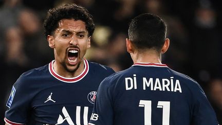 Marquinhos et Angel Di Maria, buteurs au Parc des Princes contre Lille, le 29 octobre 2021. (FRANCK FIFE / AFP)