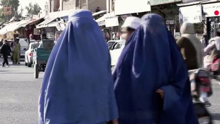 Afghanistan : les talibans imposent aux femmes le port du voile intégral