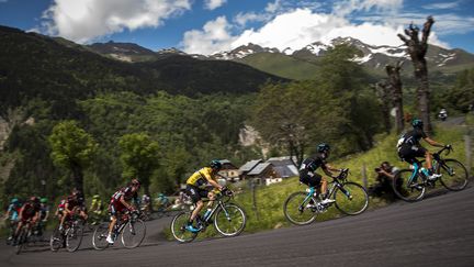 Christopher Froome sur les routes du Dauphiné.  (LIONEL BONAVENTURE / AFP)