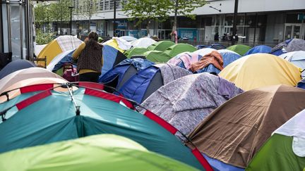 Un campement de migrants au nord de Paris, porte d'Aubervilliers, en avril 2019. (ALEXIS SCIARD / MAXPPP)