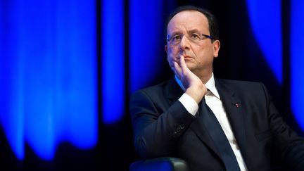 Le pr&eacute;sident de la R&eacute;publique, Fran&ccedil;ois Hollande, lors d'un d&eacute;placement consacr&eacute; &agrave; l'agriculture, le 2 octobre 2013 &agrave; Cournon-d'Auvergne (Puy-de-D&ocirc;me). (LCHAM / SIPA)