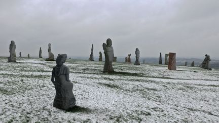 Une fine couche de neige recouvre le site de la Vallée des saints, à Carnoët (Finistère), le 9 février 2021. (MAXPPP)