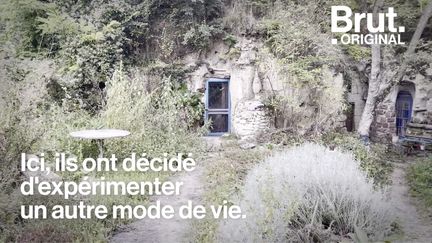 VIDEO. "On n'a rien à vendre, on a juste un truc à vivre" : dans les coulisses d'un village troglodyte (BRUT)