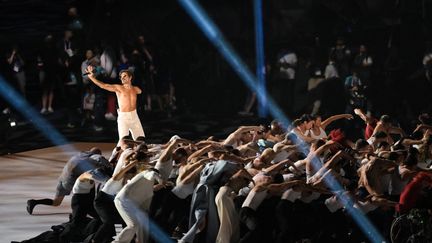 Le chanteur français Lucky Love lors de la cérémonie d'ouverture des Jeux paralympiques, le 28 août 2024 à Paris. (BERTRAND GUAY / AFP)