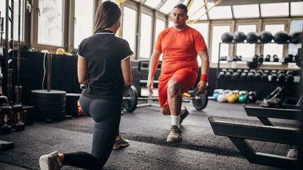 S'entraîner à muscler son périnée. Une pratique possible dans toutes les situations, en faisant du sport, du yoga, mais aussi à n'importe quel moment dans la vie quotidienne, par exemple quand vous éternuez ou que vous portez des charges lourdes. (Illustration) (SOUTH_AGENCY / E+ / GETTY IMAGES)