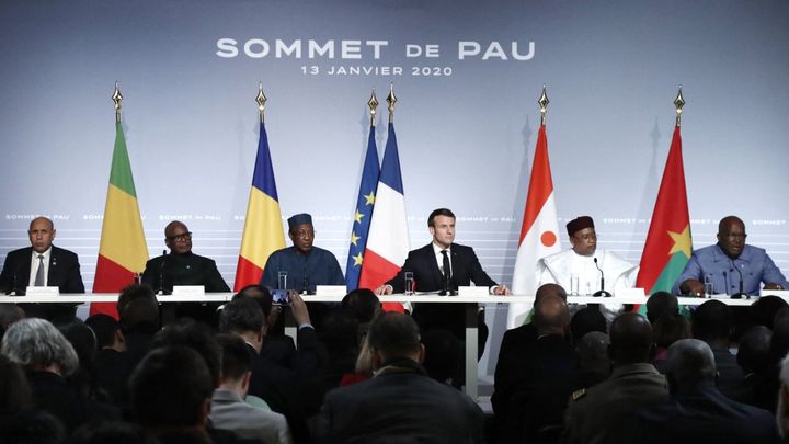 Les dirigeants des pays du Sahel et de la France réunis à Pau (Pyrénées-Atlantiques), le 13 janvier 2020. (GUILLAUME HORCAJUELO / AFP)