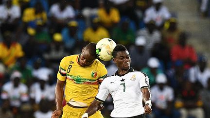 Duel entre Yacouba Sylla et Christian Atsu  (JUSTIN TALLIS / AFP)