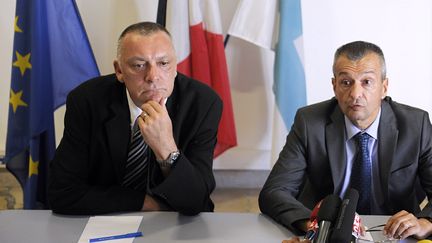 Le directeur de cabinet du pr&eacute;fet de police des Bouches-du-Rh&ocirc;ne, Gilles Gray (G), participe &agrave; une conf&eacute;rence de presse, le 11 ao&ucirc;t 2013, &agrave; Marseille (Bouches-du-Rh&ocirc;ne). (BORIS HORVAT / AFP)