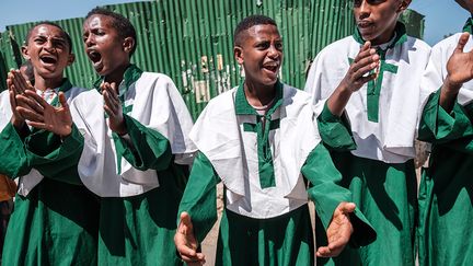 Tout au long de la journée, chants et danses rythment les festivités.&nbsp; &nbsp; &nbsp; &nbsp;&nbsp; (EDUARDO SOTERAS / AFP)