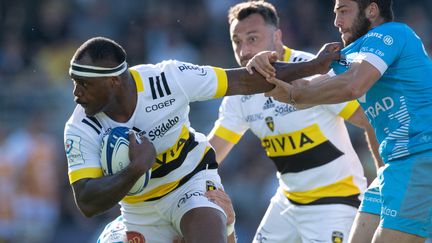 Le trois quart centre rochelais, Levani Botia, contre Montpellier, le 7 mai 2022. (XAVIER LEOTY / AFP)