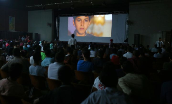 A l'intérieur de la salle du festival "Red carpet" de Gaza.
 (MOHAMMED ABED / AFP)