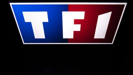 Avec 18,7% de part d'audience, la chaîne TF1 a réalisé sa moins bonne performance en 2022 depuis sa création en 1975, selon les chiffres publiés le 2 janvier 2023 par Médiamétrie. (LIONEL BONAVENTURE / AFP)