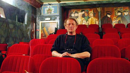 Attilio Maggiulli, directeur du th&eacute;&acirc;tre de la Com&eacute;die italienne, pose, le 5 mai 2003, &agrave; Paris. (JOEL SAGET / AFP)