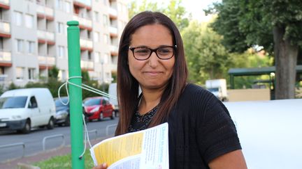 Farida Amrani, candidate de la France insoumise à Corbeil-Essonnes (Essonne), le 30 mai 2017. (ROBIN PRUDENT / FRANCEINFO)