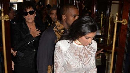 &nbsp; (Arrivée au Grand Hôtel de Kris Jenner, Kim Kardashian et Kayne West © TIBOUL/MAXPPP)