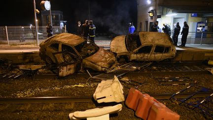 Nuit de violence à moirans (Isère), le 20 octobre 2015. (PHILIPPE DESMAZES / AFP)