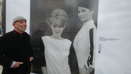 En prolongement de l'exposition à la Cité de la Mode et du Design, les photographies de Peter Knapp s'installent sur le parvis de la gare de Lyon jusqu'au 28 avril. Réalisées au tout début des années 1960 aux Saintes Maries de la Mer et dans les rues de Paris, deux séries mode montrent les mannequins à la plage devant des modules dessinés par le designer Slavik et en ville avec des effets de flous et de lumière. La photo ci-dessus a été publiée dans le magazine Elle en 1960.
 (Corinne Jeammet)