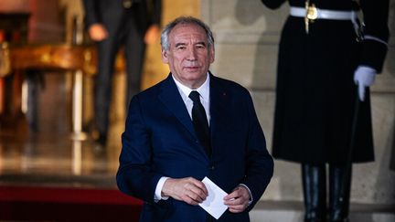 Le Premier ministre, François Bayrou, lors de la passation de pouvoir avec Michel Barnier à Matignon, à Paris, le 13 décembre 2024. (TELMO PINTO / NURPHOTO / AFP)