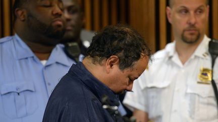 Ariel Castro, soup&ccedil;onn&eacute; notamment de kidnappings et s&eacute;questrations,&nbsp;lors de sa pr&eacute;sentation au tribunal de Cleveland (Ohio), le 9 mai 2013. (EMMANUEL DUNAND / AFP)