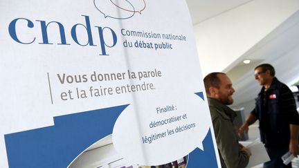 Panneau du CNDP (Commission nationale du débat public). Photo d'illustration. (MAXPPP)