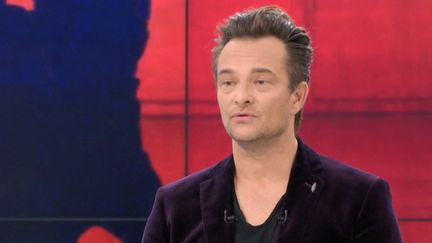 "J’ai quelque chose à vous dire" est un triomphe. Le 13e album de David Hallyday atteindra bientôt la barre des 100 000 exemplaires vendus. (CAPTURE D'ÉCRAN FRANCE 3)